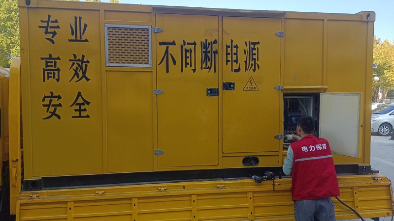 镇江柴油发电机组和UPS电源配合使用时，如何避免切换过程中的电力中断？